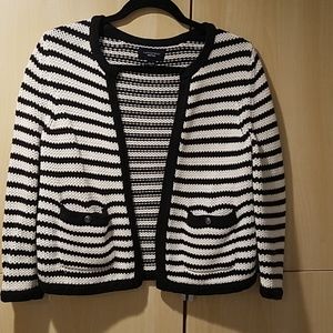 Soft, knit sweater LE 2